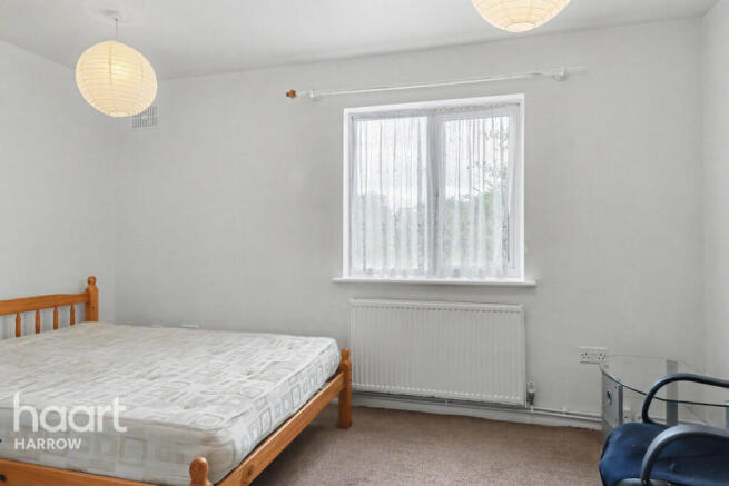1 bed property, in Badgers Close, £150,000