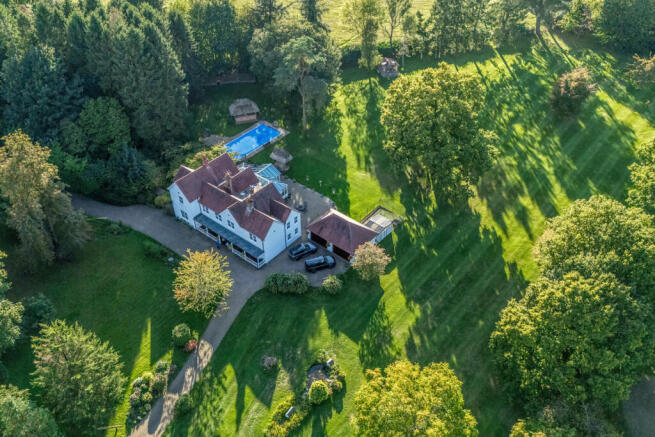 5 bed property, in Main Road, £2,800,000