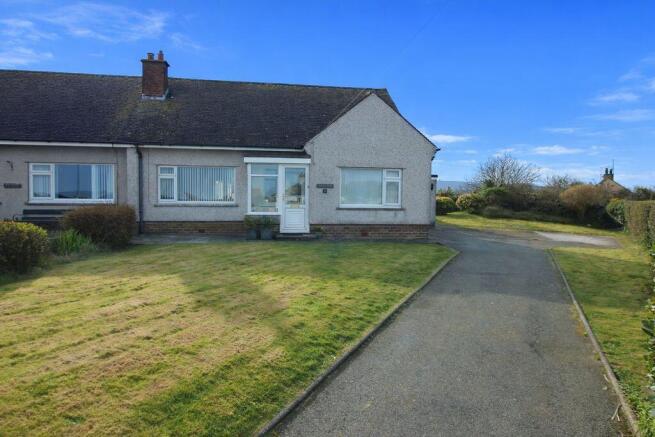 4 bed property, in Awelfryn, £245,000