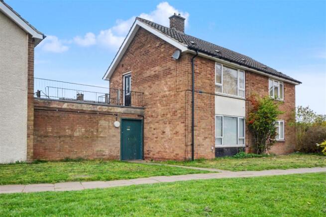 2 bed property, in Maryland Court, £120,000