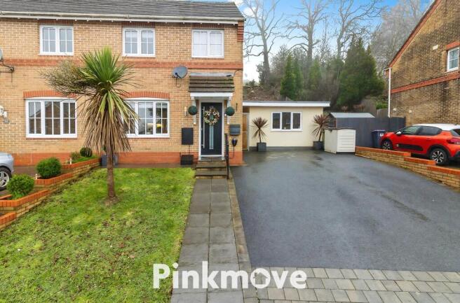3 bed property, in Rosemead, £270,000