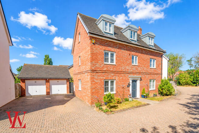 5 bed property, in Hailes Wood, £650,000