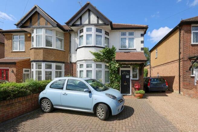 3 bed property, in Long Lane, £550,000