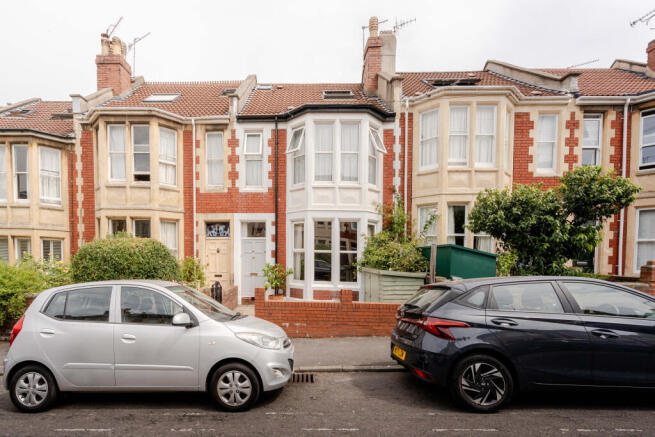 4 bed property, in Leighton Road, £700,000