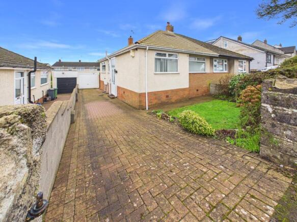 2 bed property, in Heol Uchaf, £350,000