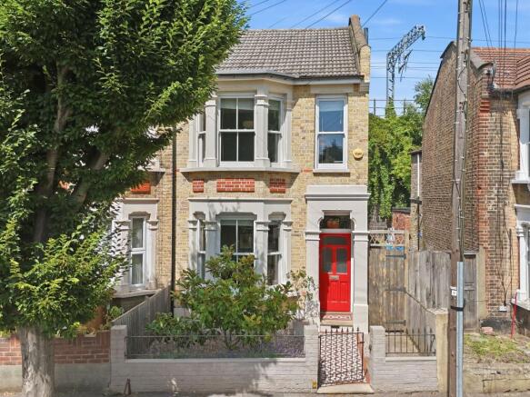 3 bed property, in Pretoria Road, £825,000