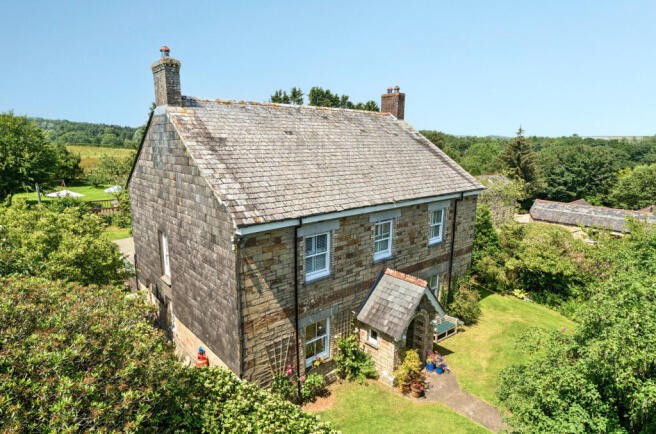 5 bed property, in East Taphouse, £725,000