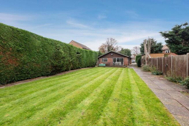 4 bed property, in Appletree Lane, £950,000
