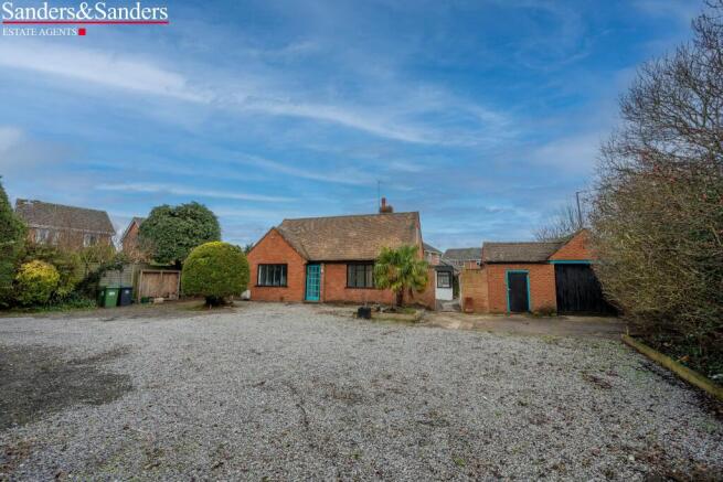 2 bed property, in The Bank, £375,000
