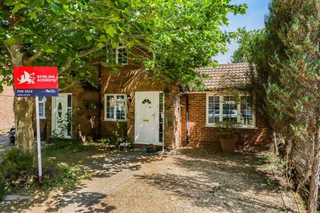 4 bed property, in Larksfield, £440,000