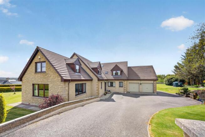 6 bed property, in Croftnacreich, £650,000