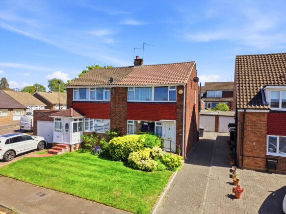 3 bed property, in Melrose Avenue, £475,000