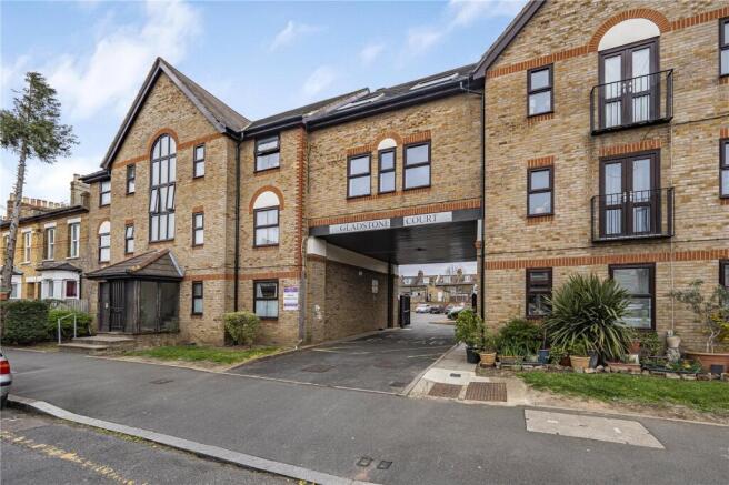 1 bed property, in 198 Gladstone Road, £220,000
