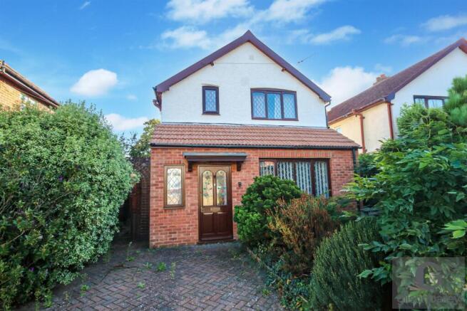 3 bed property, in Corie Road, £375,000