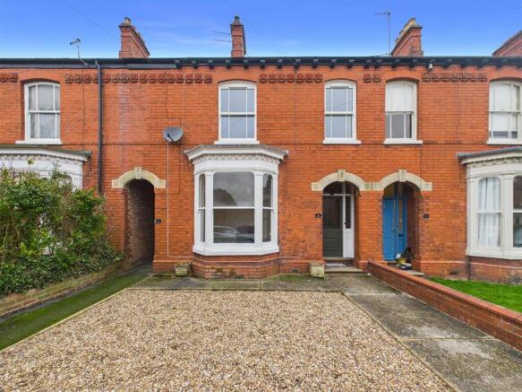 5 bed property, in High Holme Road, £220,000