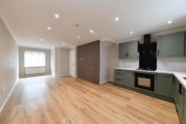 2 bed property, in Tates Way, £325,000