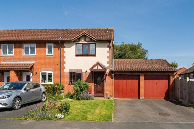 2 bed property, in Birbeck Drive, £185,000