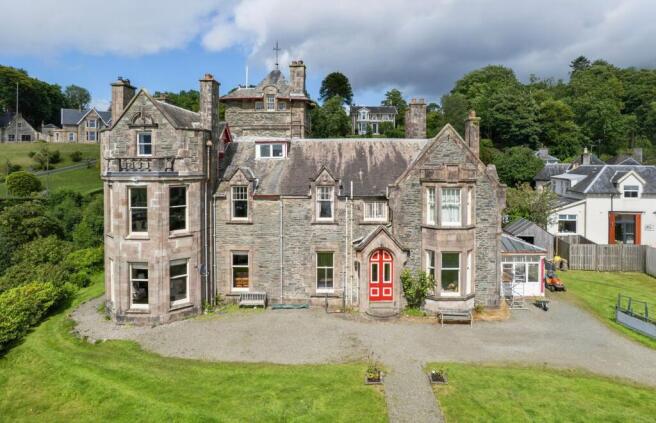 2 bed property, in Cove, £220,000
