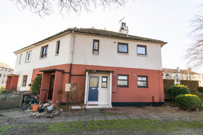2 bed property, in Mount Avenue, £90,000