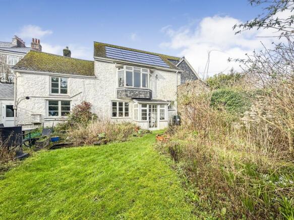 4 bed property, in Hares Lane, £489,950
