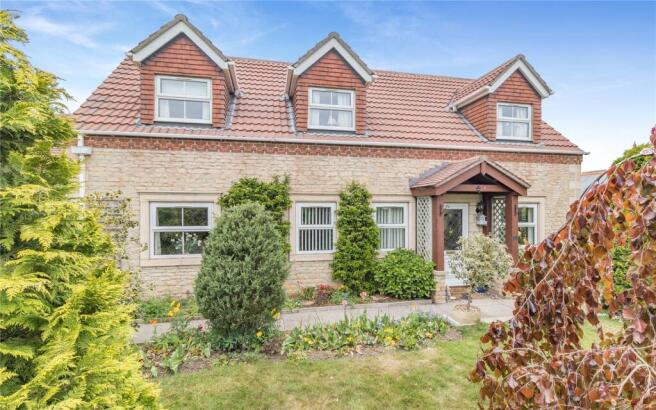 4 bed property, in Gate Lodge, £550,000
