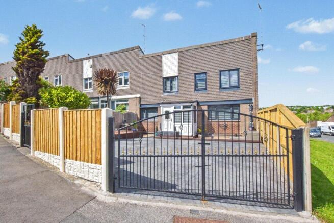 3 bed property, in Butterbowl Drive, £190,000