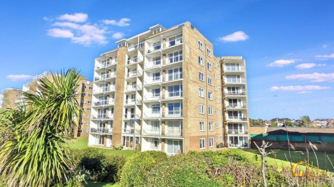 2 bed property, in West Parade, £440,000