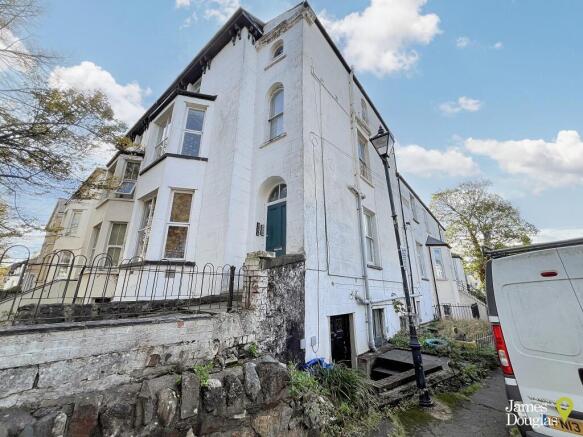 2 bed property, in Wordsworth Avenue, £180,000