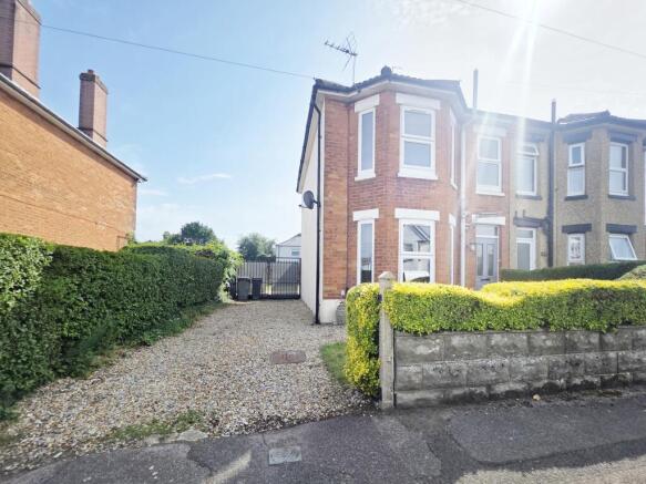 3 bed property, in Shaftesbury Road, £360,000