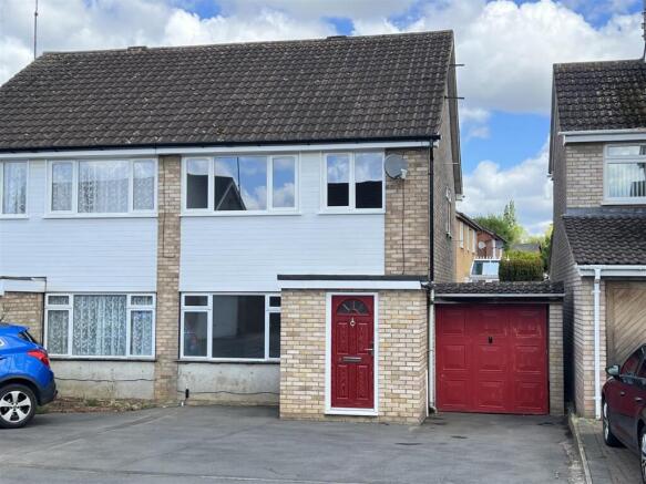3 bed property, in Unity Close, £265,000