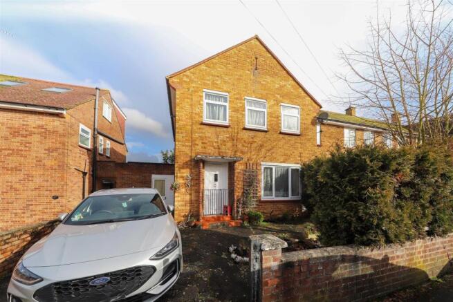3 bed property, in Hazeldene Gardens, £500,000