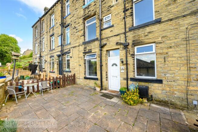 2 bed property, in Back Sowerby Croft Road, £150,000
