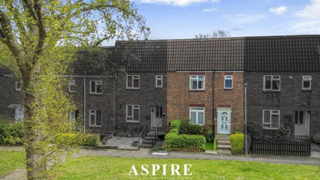3 bed property, in Helmores, £325,000