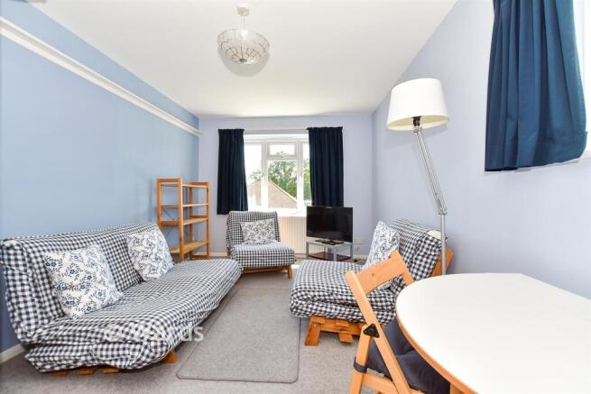 1 bed property, in Church Road, £170,000