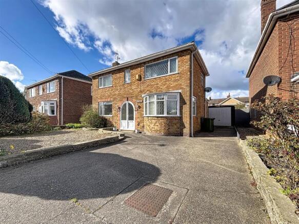 3 bed property, in Clifton Street, £275,000