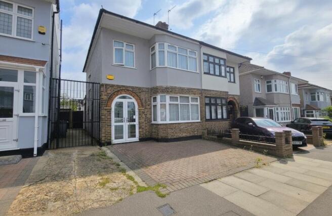 3 bed property, in Canon Avenue, £500,000