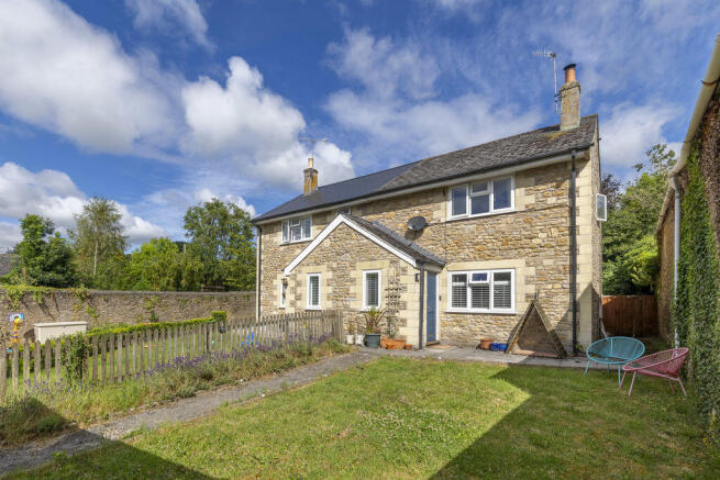 3 bed property, in Delightful 3 bed cottage in central Bruton, £425,000