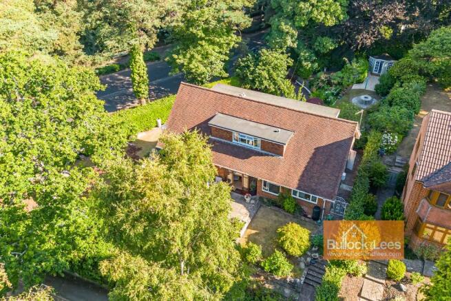 4 bed property, in Walsford Road, £950,000