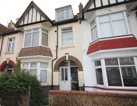 4 bed property, in Ronald Park Avenue, £375,000