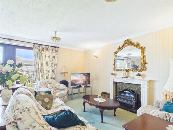2 bed property, in Flat 55 Lombard Court, £320,000