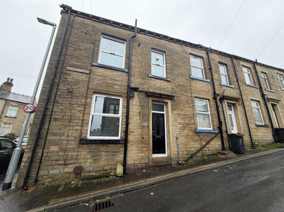 2 bed property, in Barber Street, £75,000