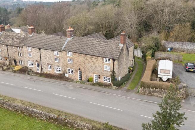 2 bed property, in Main Road, £325,000