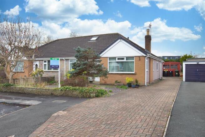3 bed property, in Longacre Close, £280,000