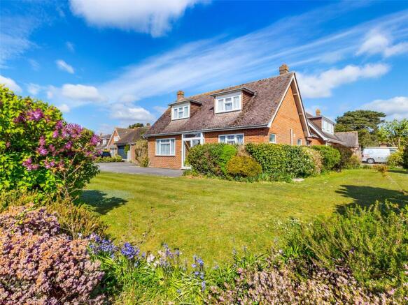3 bed property, in Waterford Gardens, £650,000