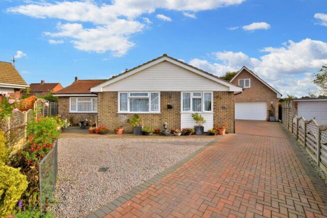 3 bed property, in Edinburgh Way, £495,000