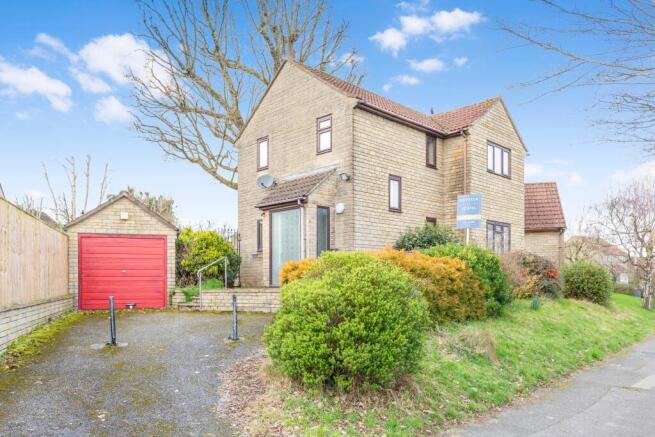3 bed property, in Broad Robin, £300,000