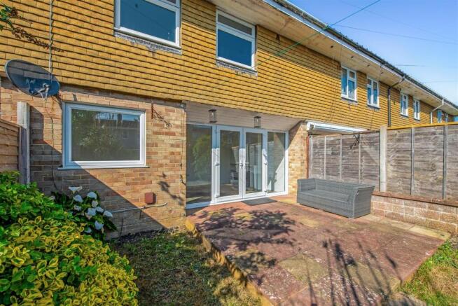 3 bed property, in Turnpike Close, £375,000