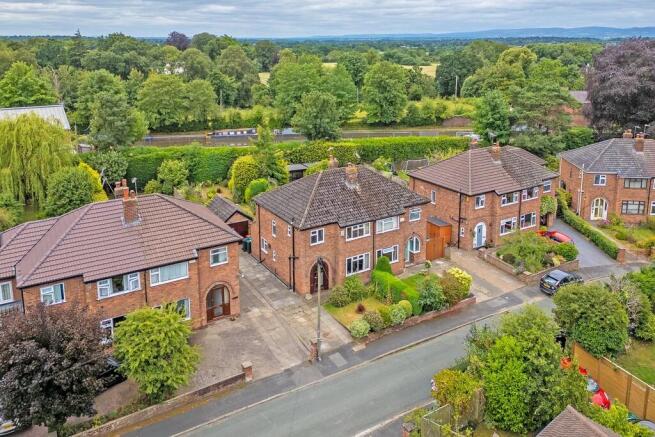 3 bed property, in Sandrock Road, £360,000