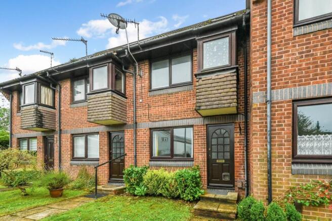 1 bed property, in Meon Close, £165,000