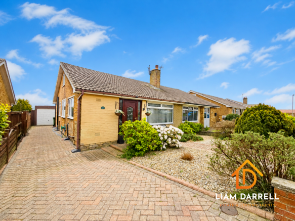 2 bed property, in Osgodby Hall Road, £190,000